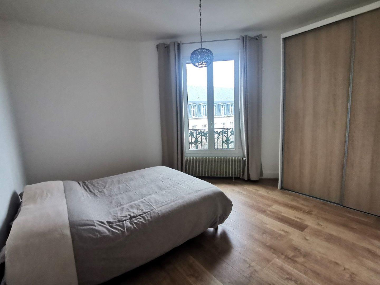 
                                                Location
                                                 Beau 2P meublé 43m² face au Lycée Michelet