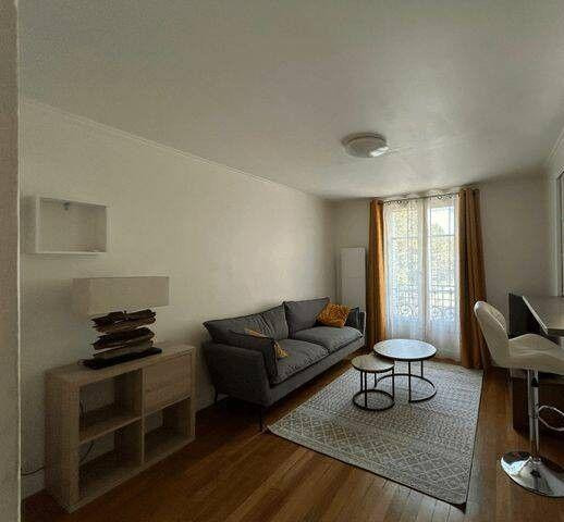 
                                                Location
                                                 Beau 2P meublé 43m² lumineux et sans vis-à-vis