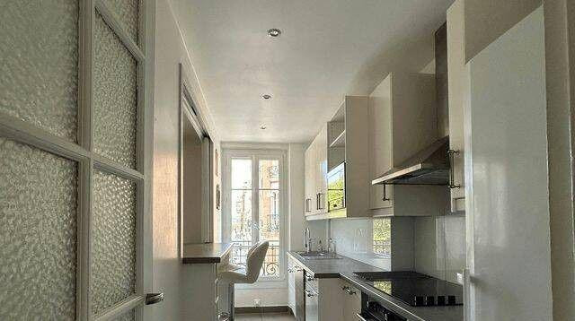 
                                                Location
                                                 Beau 2P meublé 43m² lumineux et sans vis-à-vis