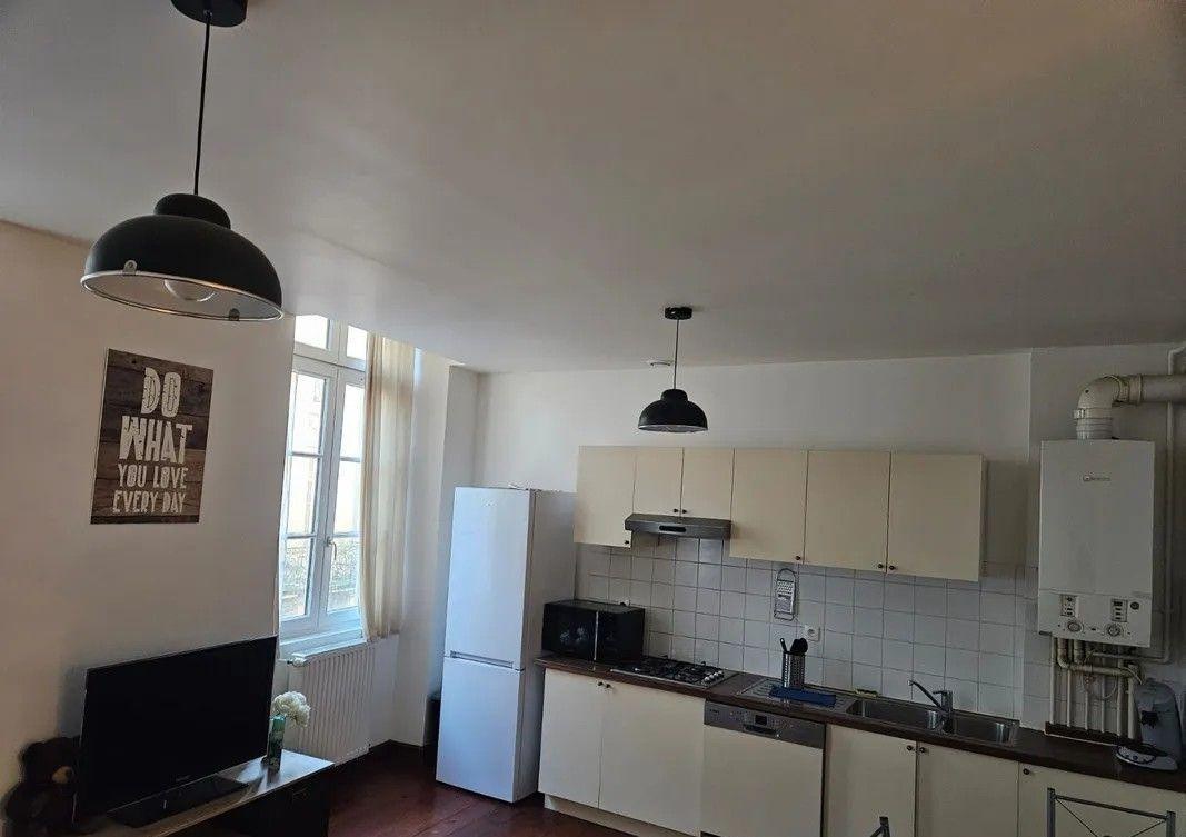 
                                                Location
                                                 Beau 2P meublé 43m² proche place des Quinconces