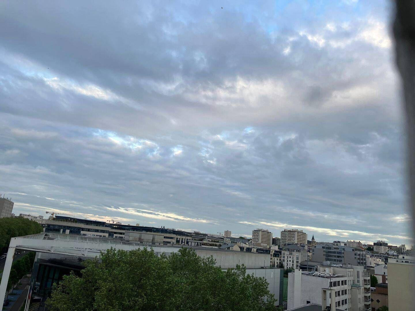 
                                                Location
                                                 Beau 2P meublé 43m² quartier animé du Forum