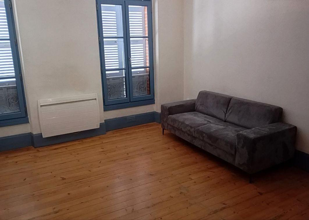 
                                                Location
                                                 Beau 2P meublé 43m² rénové