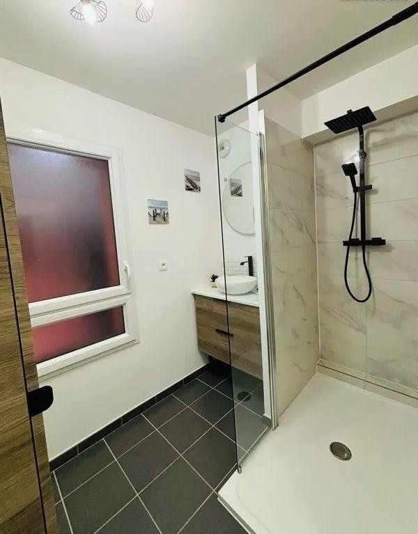 
                                                Location
                                                 Beau 2P meublé 43m² rénové intégralement