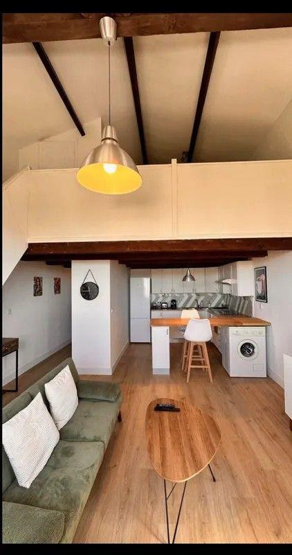 
                                                Location
                                                 Beau 2P meublé 44m² face au Parc du centenaire