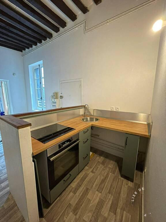 
                                                Location
                                                 Beau 2P meublé 44m² proche de l'Hôtel de Ville