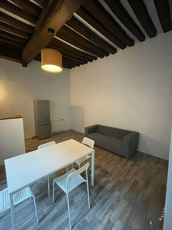 
                                                Location
                                                 Beau 2P meublé 44m² proche de l'Hôtel de Ville