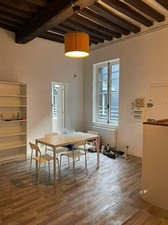 
                                                Location
                                                 Beau 2P meublé 44m² proche de l'Hôtel de Ville