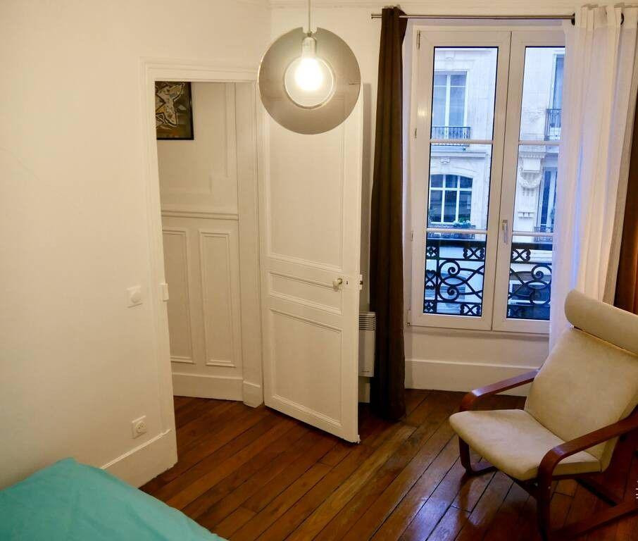 
                                                Location
                                                 Beau 2P meublé 45m² au cœur du Haut Marais