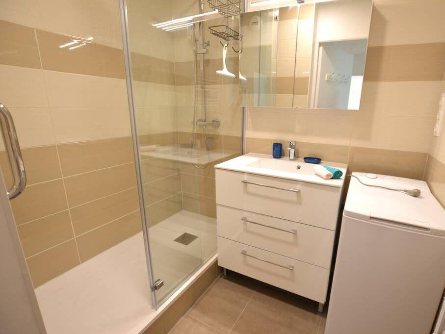 
                                                Location
                                                 Beau 2P meublé 45m² avec ascenseur et parking