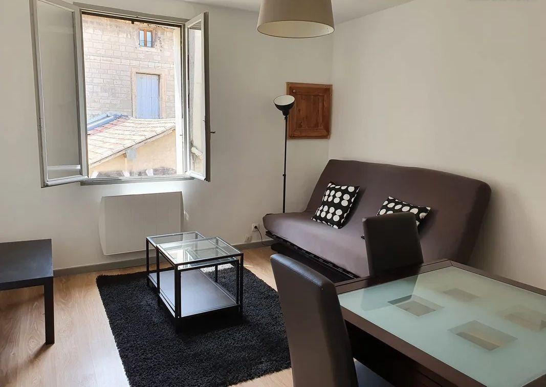 
                                                Location
                                                 Beau 2P meublé 45m² en plein cœur de l'Ecusson