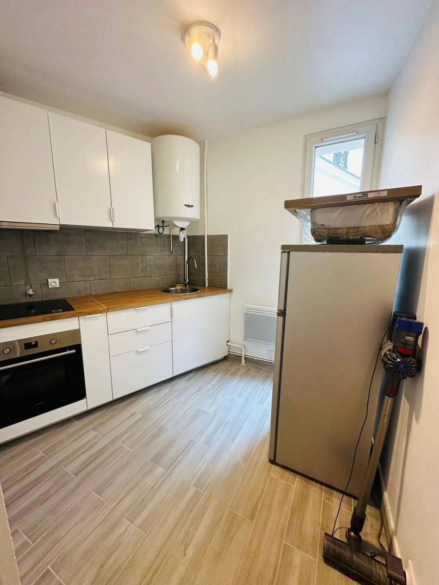
                                                Location
                                                 Beau 2P meublé - 45m2 - 2p - Paris 18