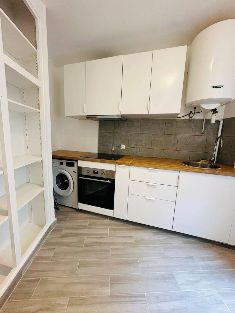 
                                                Location
                                                 Beau 2P meublé - 45m2 - 2p - Paris 18
