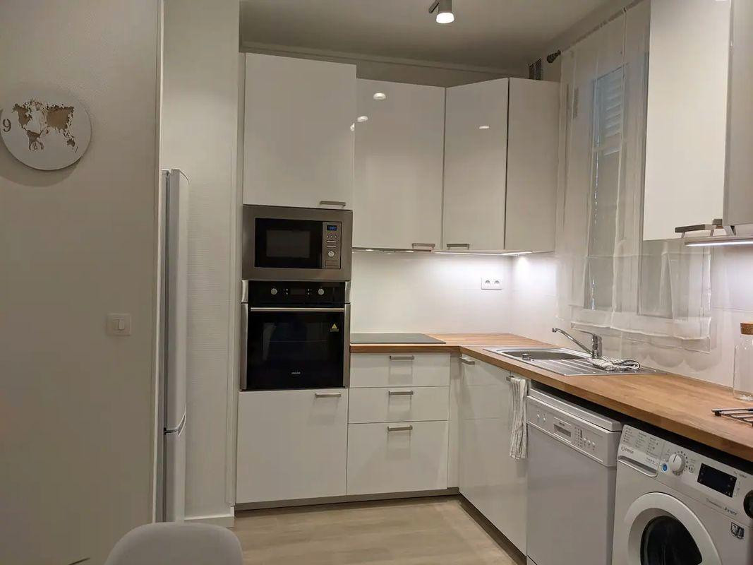 
                                                Location
                                                 Beau 2P meublé 46m²