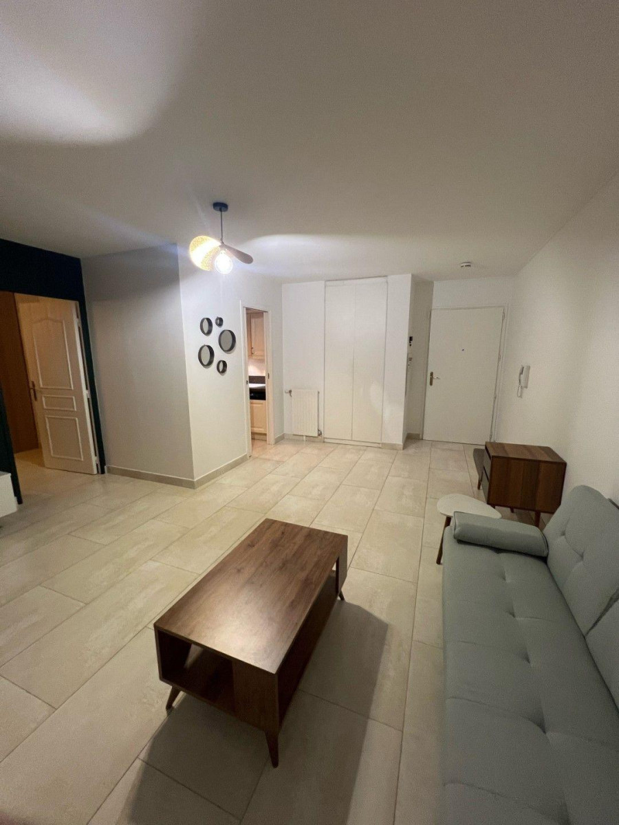 
                                                Location
                                                 Beau 2P meublé 46m² avec balcon