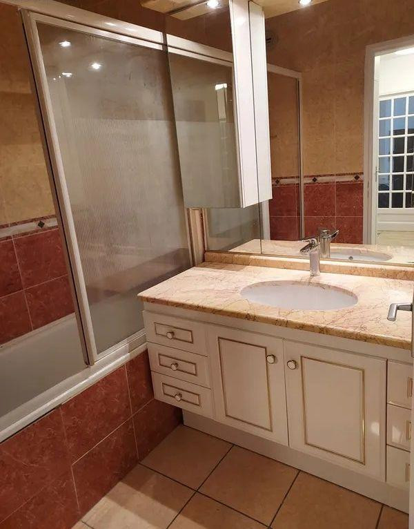 
                                                Location
                                                 Beau 2P meublé 46m² rénové avec balcon