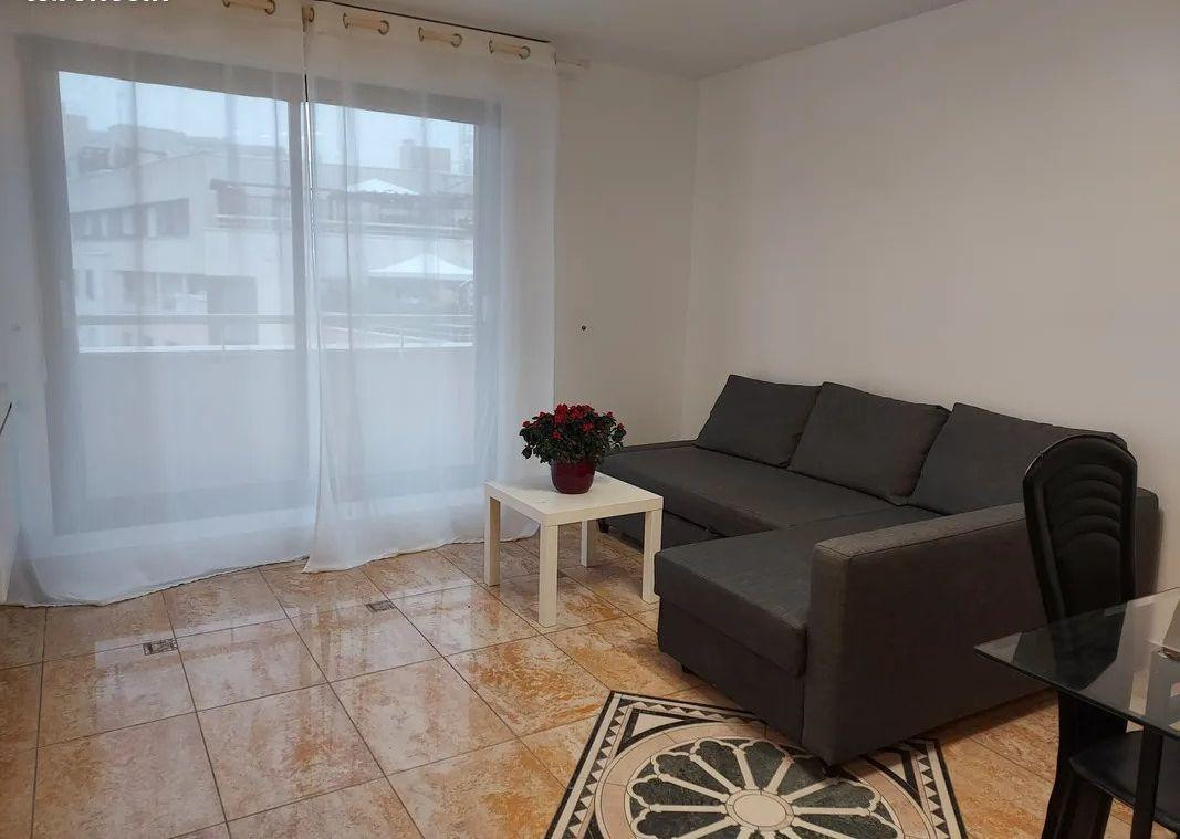 
                                                Location
                                                 Beau 2P meublé 46m² rénové avec balcon