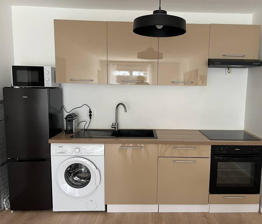 
                                                Location
                                                 Beau 2P meublé 46m²  rénové avec balcon