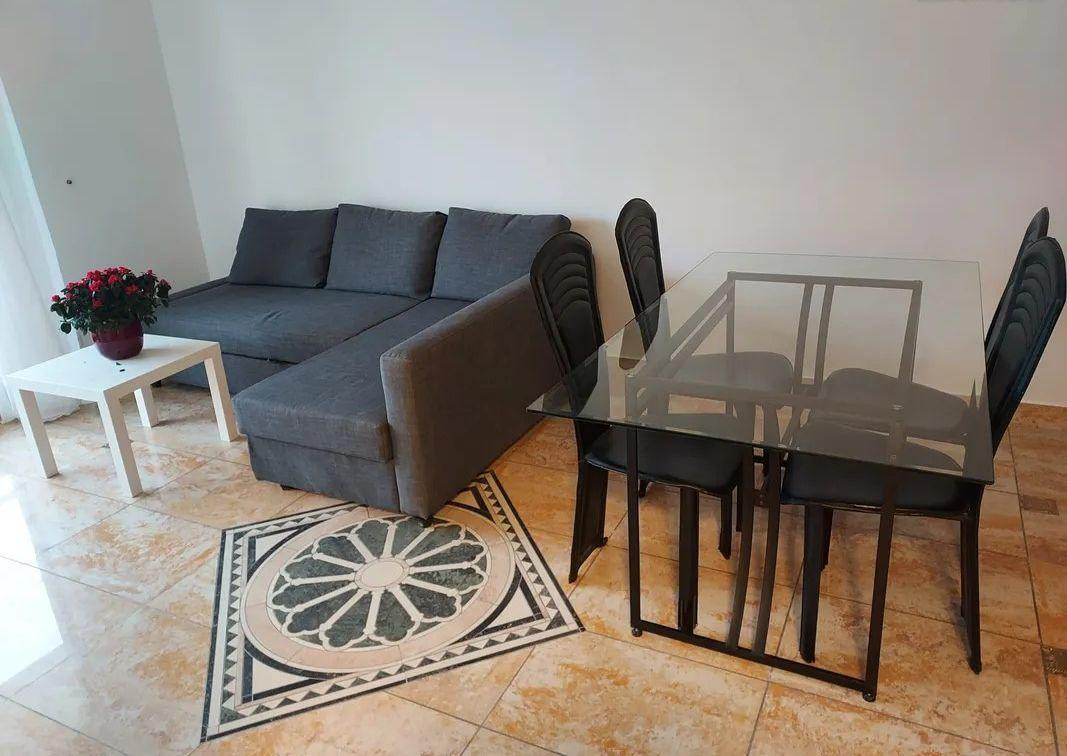 
                                                Location
                                                 Beau 2P meublé 46m² rénové avec balcon