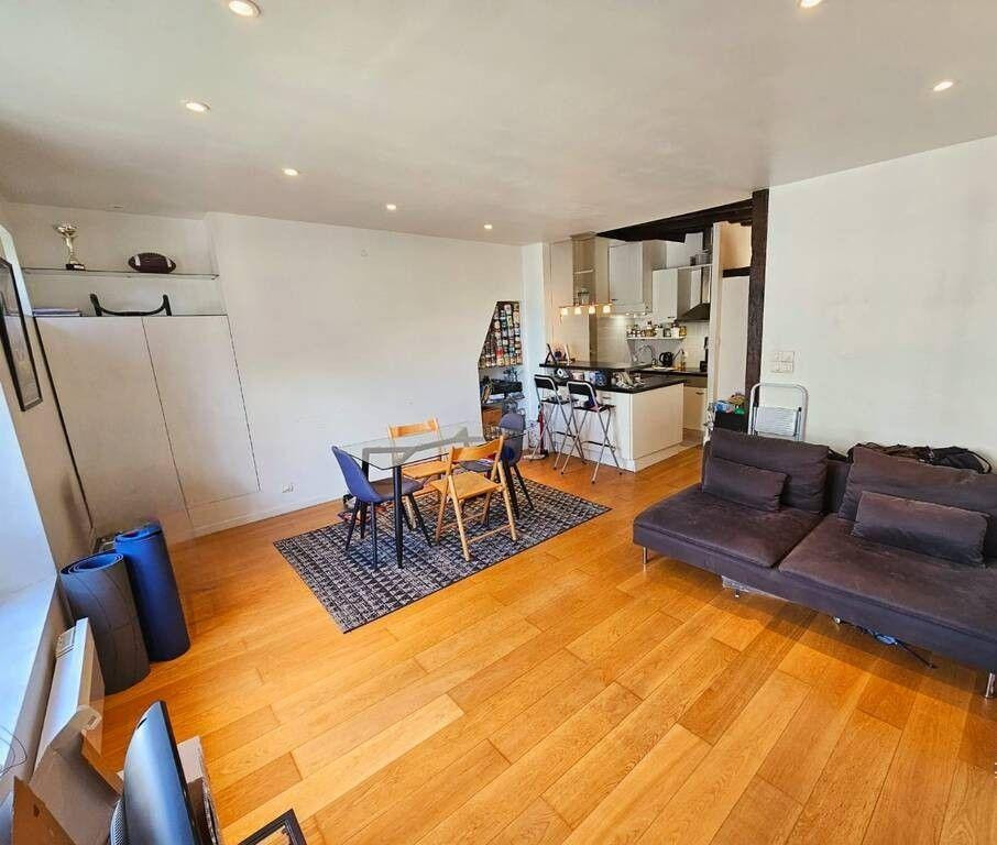 
                                                Location
                                                 Beau 2P meublé 46m² très lumineux