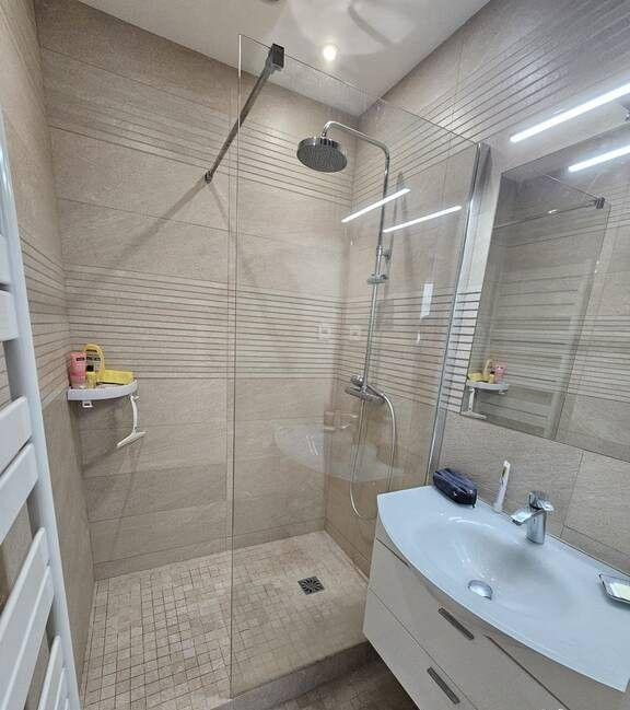 
                                                Location
                                                 Beau 2P meublé 46m² très lumineux
