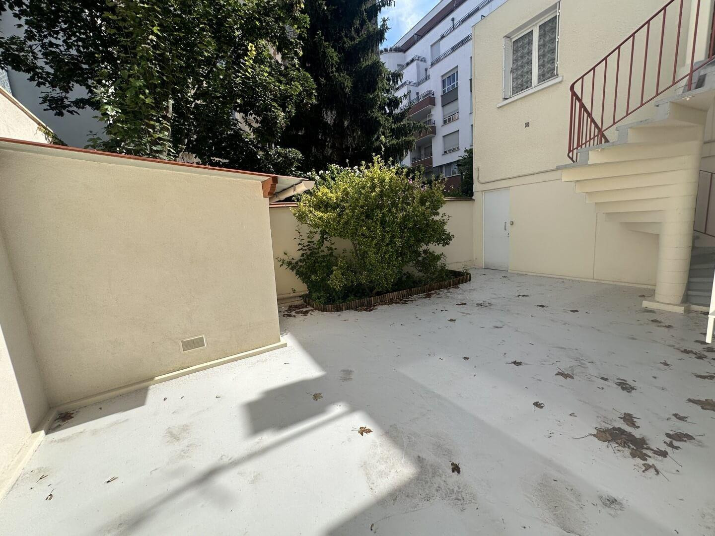 
                                                Location
                                                 Beau 2P meublé 48m² équipé à neuf avec cour privée