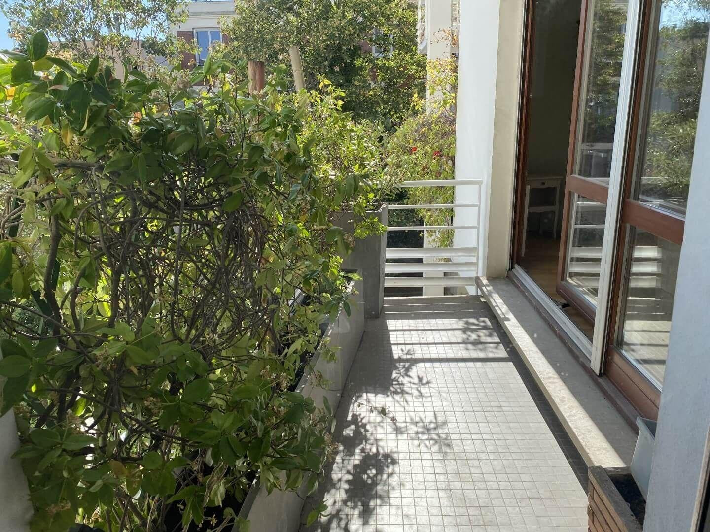 
                                                Location
                                                 Beau 2P meublé 48m² rénové avec balcon