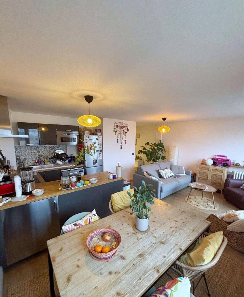 
                                                Location
                                                 Beau 2P meublé 48m² très lumineux