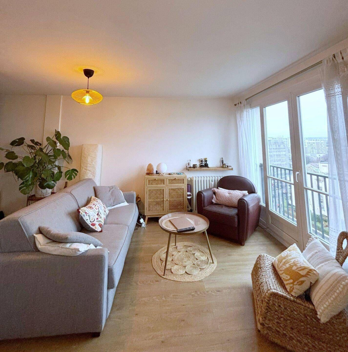 
                                                Location
                                                 Beau 2P meublé 48m² très lumineux