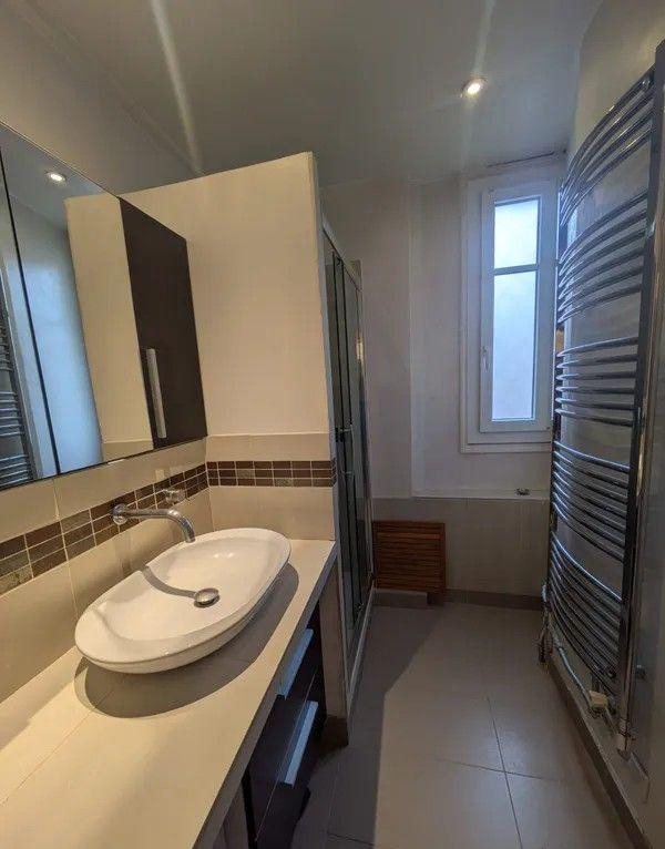 
                                                Location
                                                 Beau 2P meublé 49m²