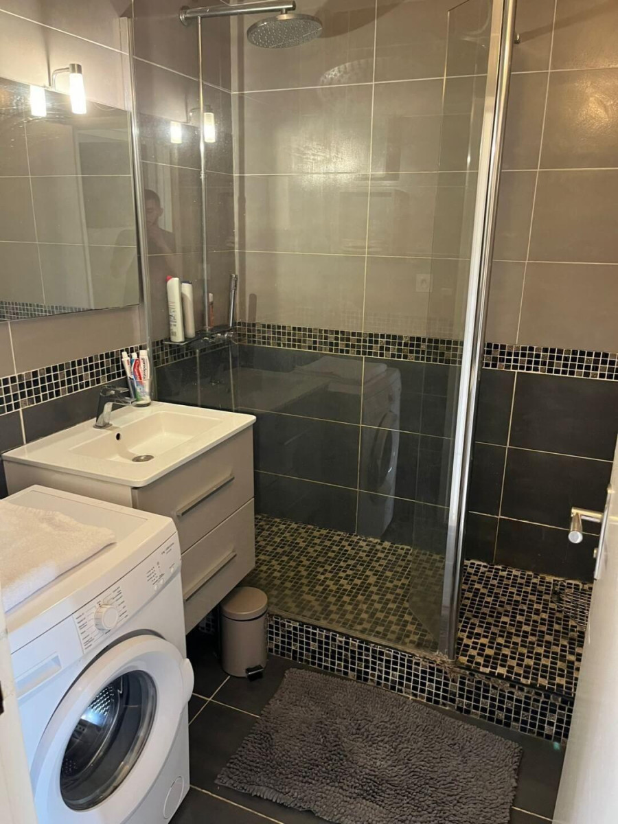 
                                                Location
                                                 Beau 2P meublé 49m² avec balcon