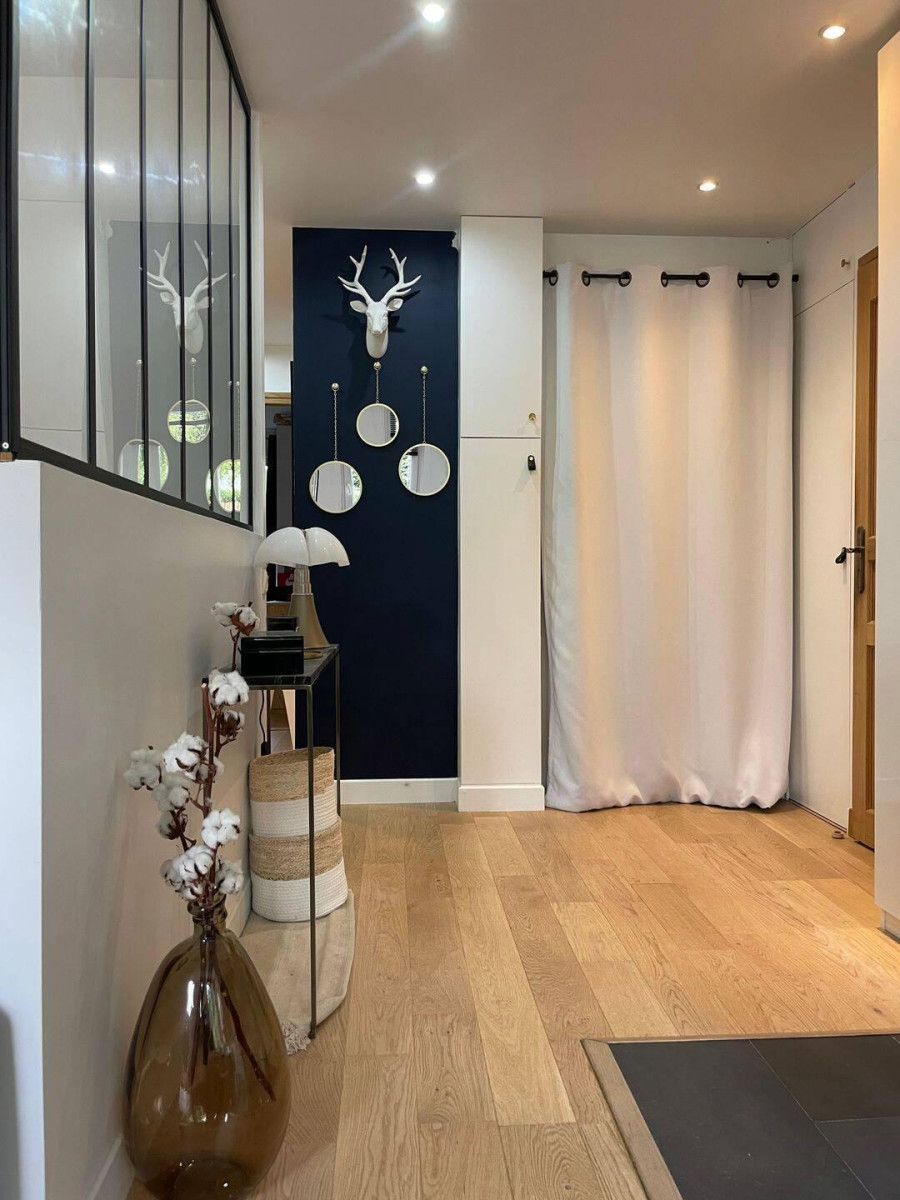 
                                                Location
                                                 Beau 2P meublé 49m² refait à neuf