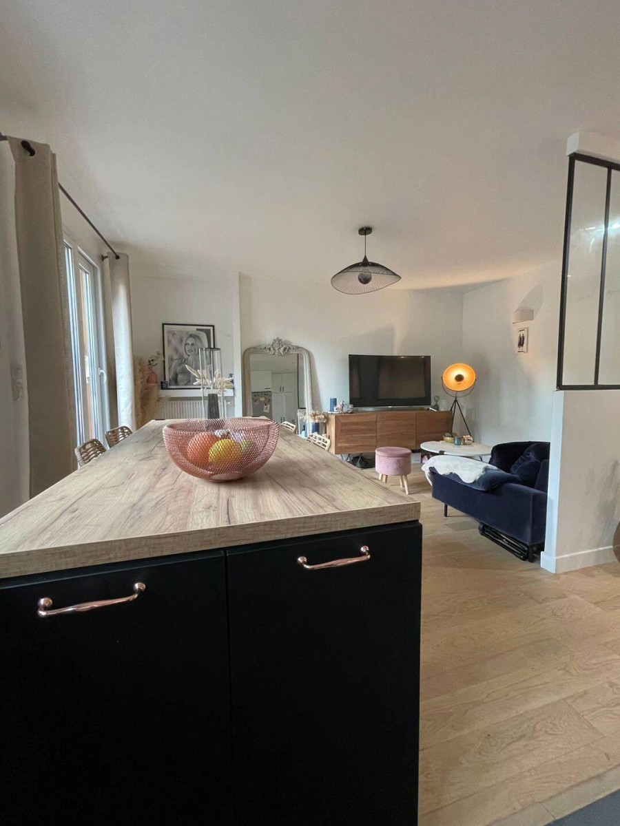 
                                                Location
                                                 Beau 2P meublé 49m² refait à neuf