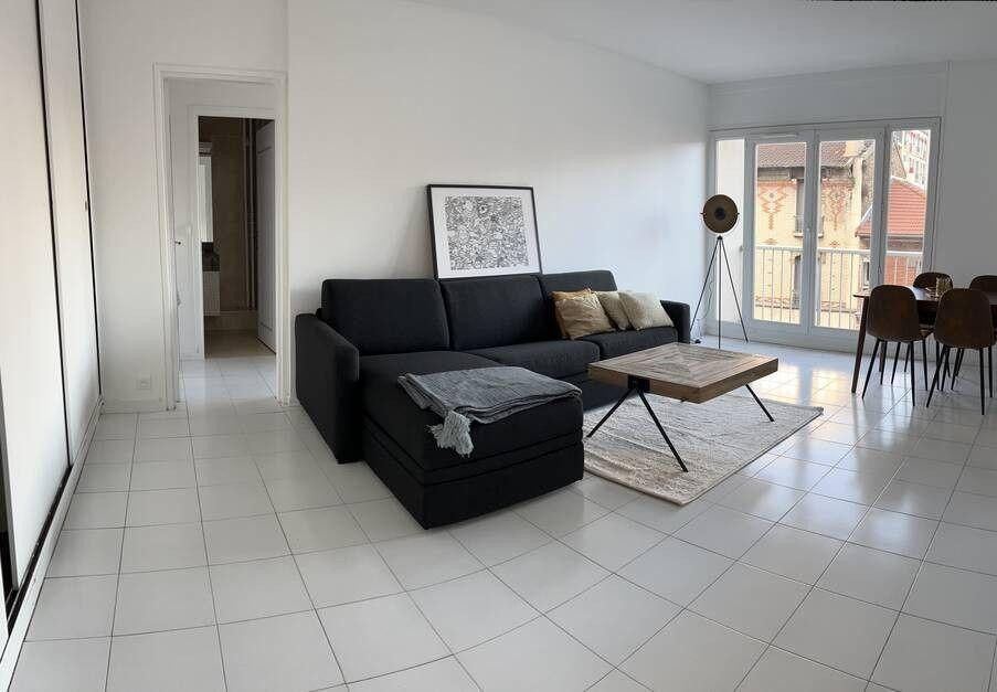
                                                Location
                                                 Beau 2P meublé 50m² avec balcon
