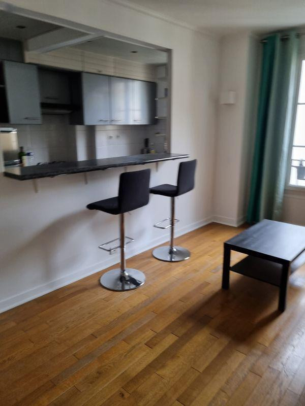 
                                                Location
                                                 Beau 2P meublé 50m² calme et très clair