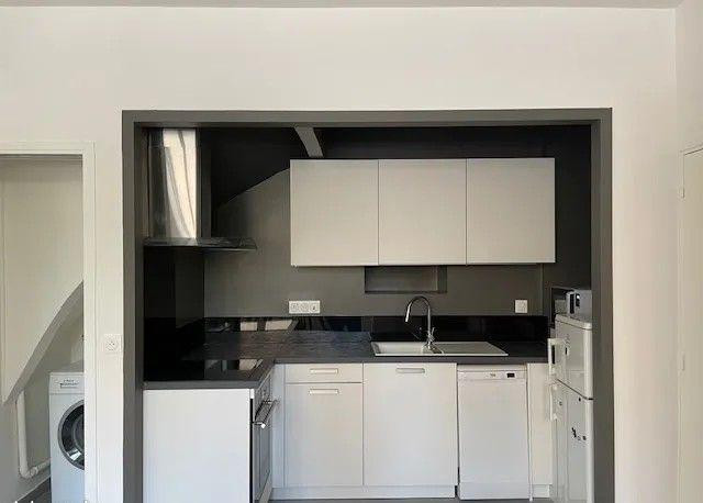 
                                                Location
                                                 Beau 2P meublé 52m² rénové avec toit terrasse 60m²