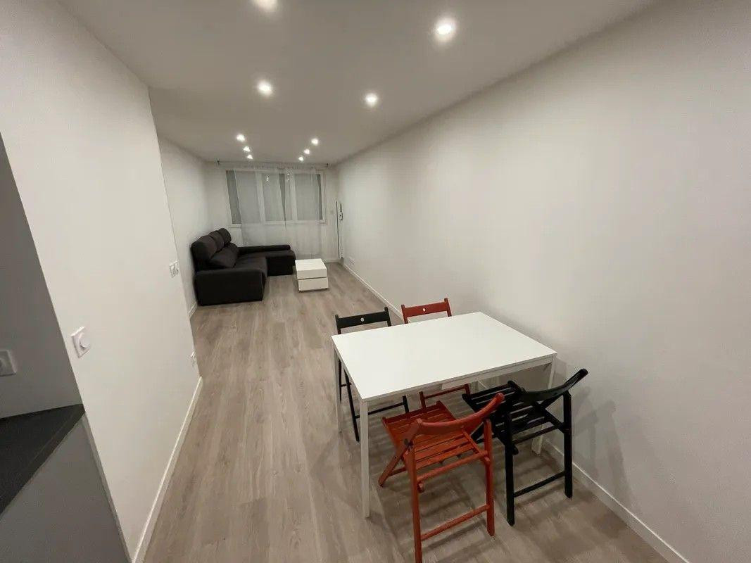 
                                                Location
                                                 Beau 2P meublé 53m²