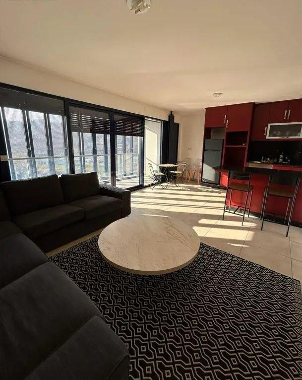 
                                                Location
                                                 Beau 2P meublé 53m² avec grande terrasse 14m²