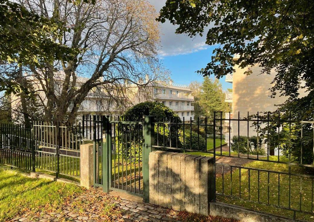 
                                                Location
                                                 Beau 2P meublé 54m² dans résidence arborée