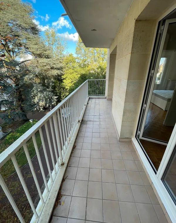
                                                Location
                                                 Beau 2P meublé 54m² dans résidence arborée