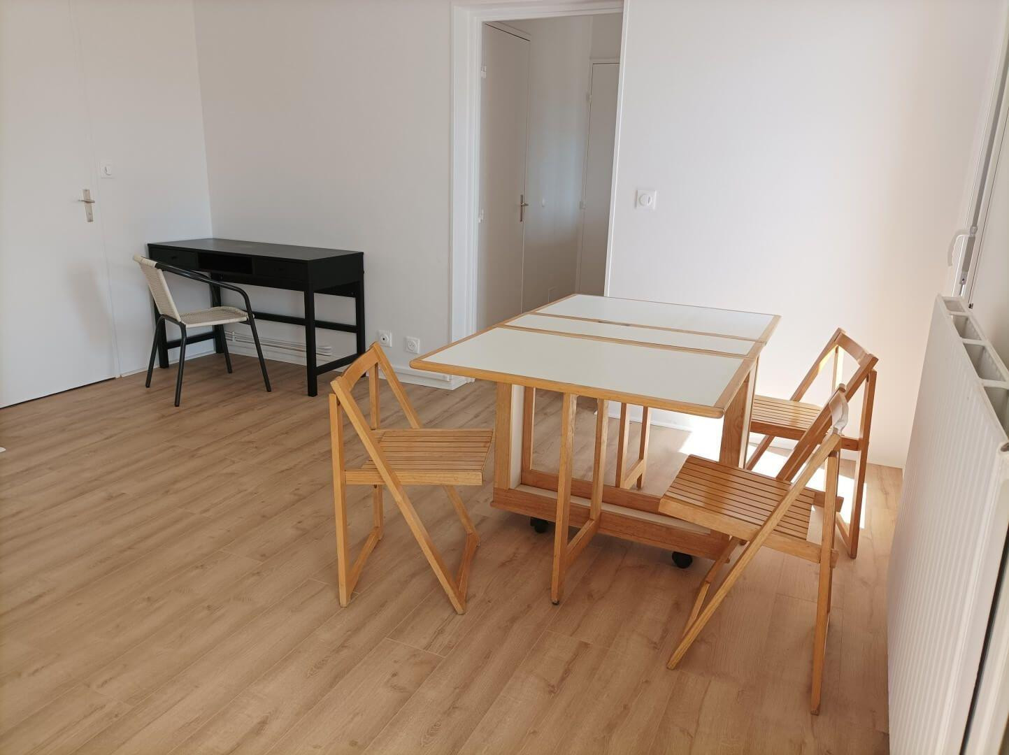 
                                                Location
                                                 Beau 2P meublé 55m² avec balcon