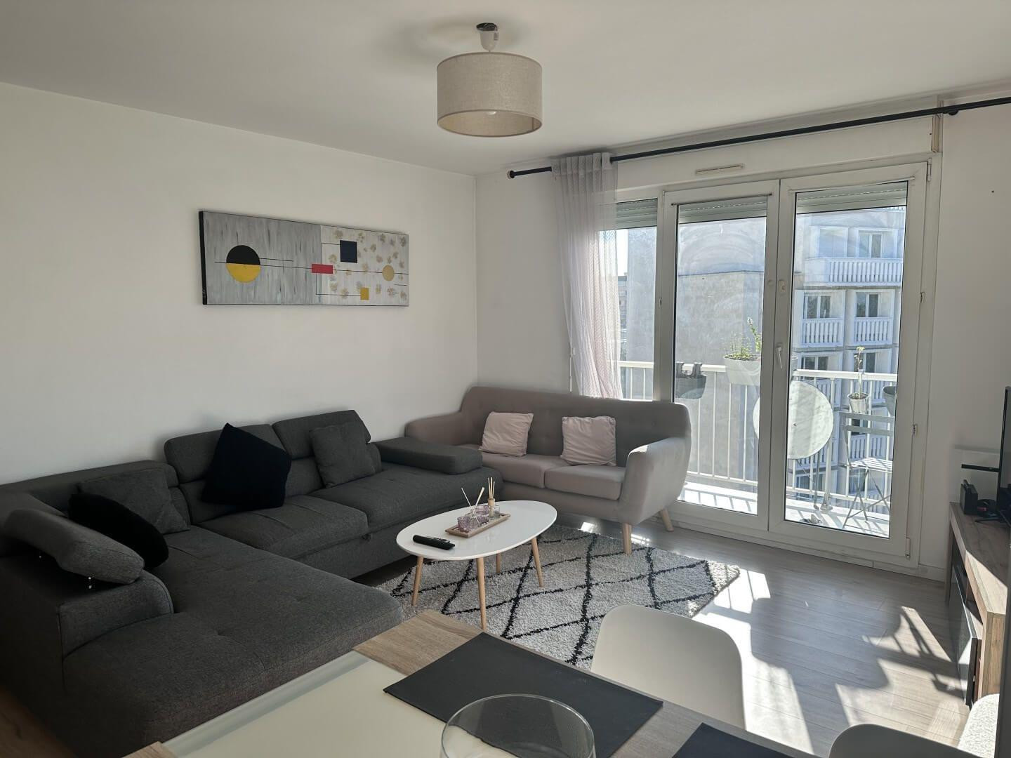 
                                                Location
                                                 Beau 2P meublé 55m² avec balcon sans vis-à-vis