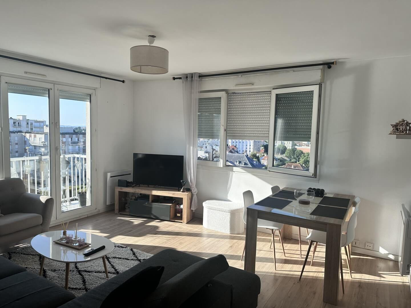 
                                                Location
                                                 Beau 2P meublé 55m² avec balcon sans vis-à-vis