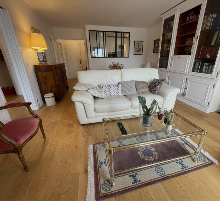 
                                                Location
                                                 Beau 2P meublé 57m² refait à neuf cœur de Garches