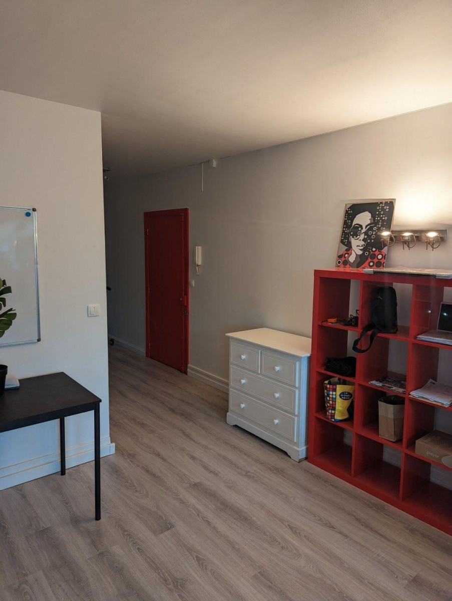 
                                                Location
                                                 Beau 2P meublé 74m² dans un quartier calme