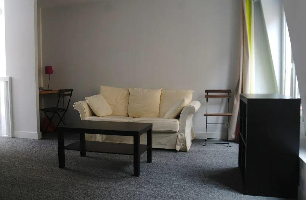 
                                                Location
                                                 Beau 2P meublé charmant, calme et clair de 40m²