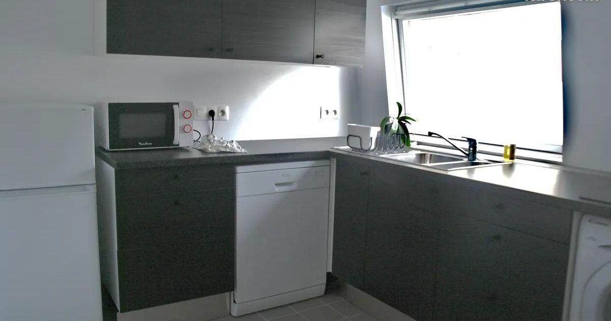 
                                                Location
                                                 Beau 2P meublé charmant, calme et clair de 40m²