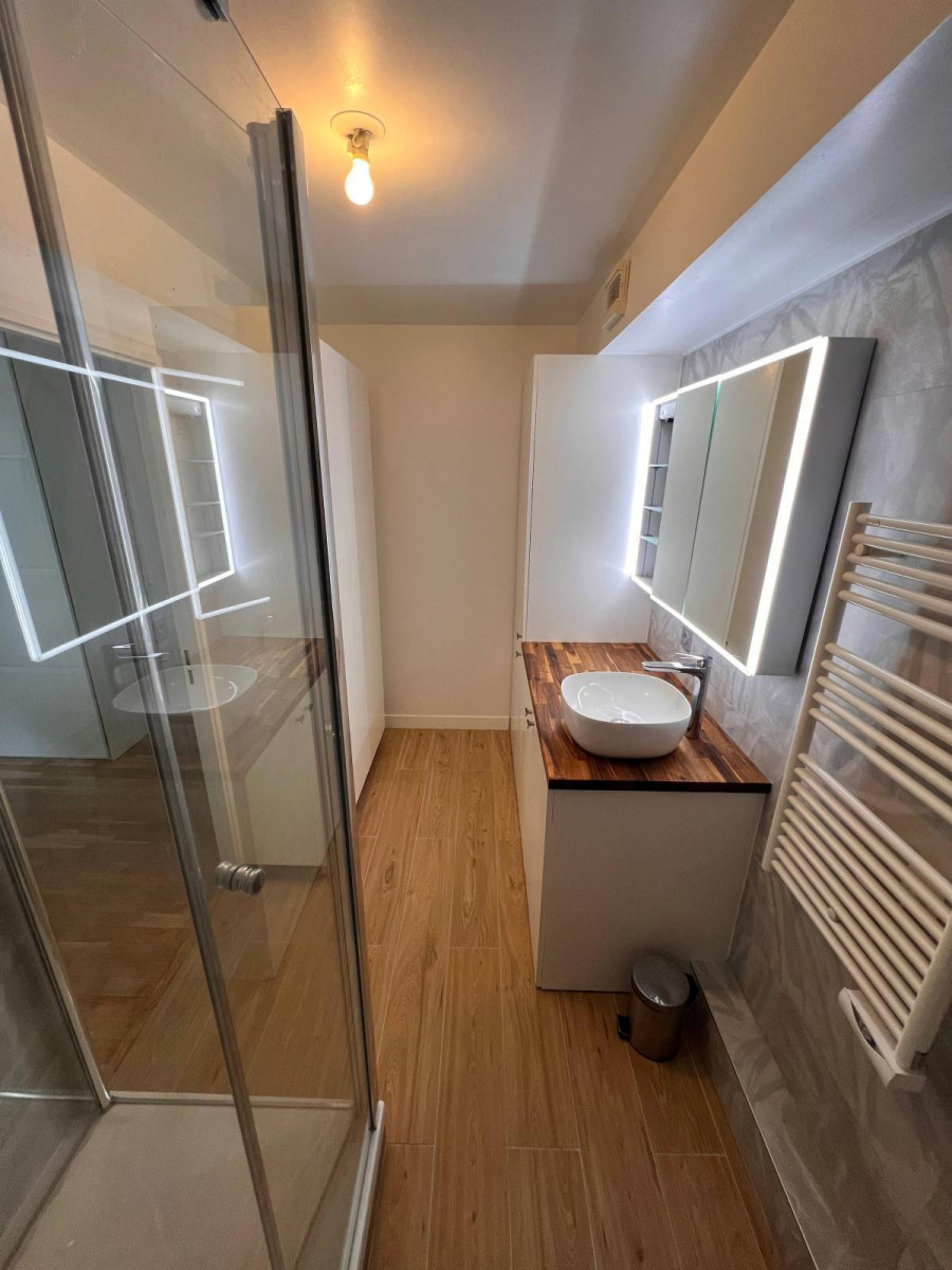 
                                                Location
                                                 Beau 2P meublé de 50 m² avec parking