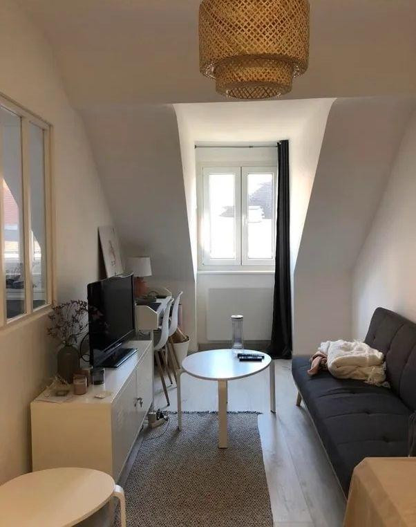 
                                                Location
                                                 Beau 2P meublé et rénové 25m² vue place Graslin