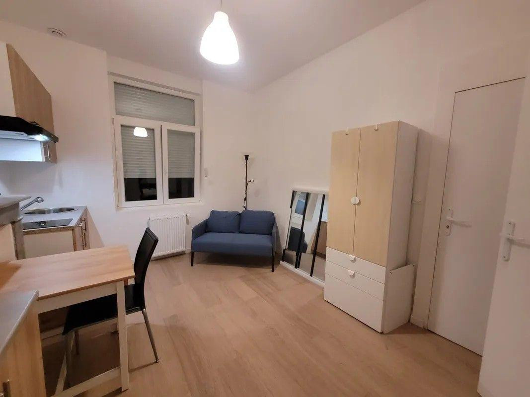 
                                                Location
                                                 Beau 2P meublé et rénové 30m²