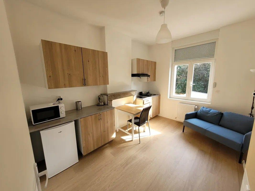 
                                                Location
                                                 Beau 2P meublé et rénové 30m²